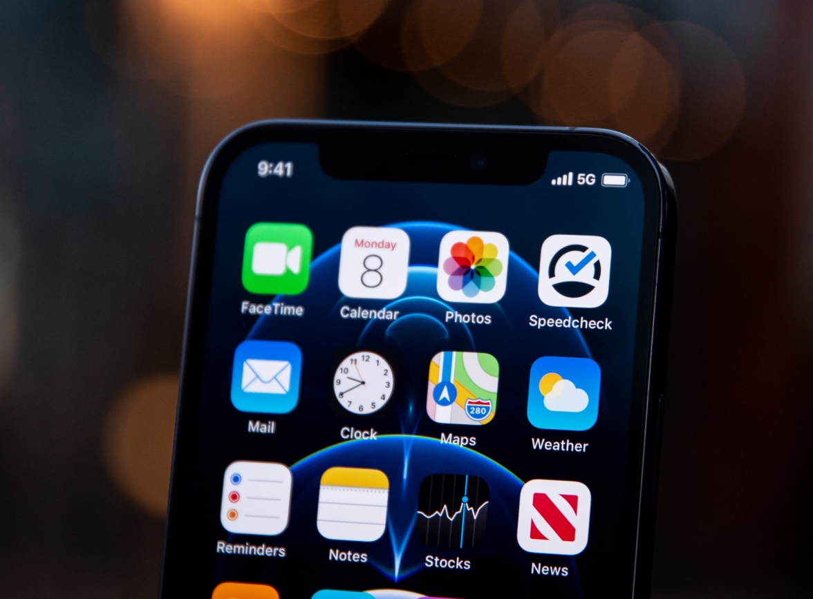 硚口苹果手机维修分享为什么 iPhone 12 在冬季会自动关机 